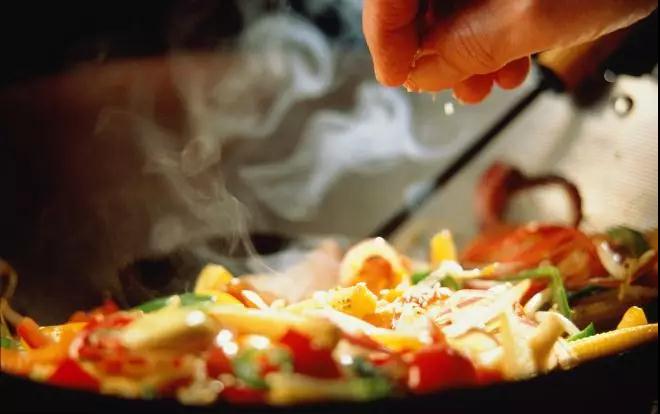 那個每天帶飯上班的女孩，后來怎么樣了？